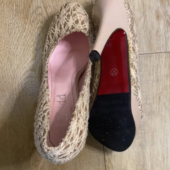 Gold Lace Platform Heels - Picture 3 of 5